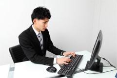 人の目による監視
